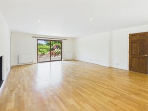 Sitting Room- click for photo gallery